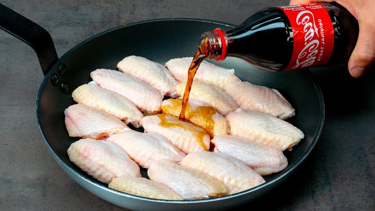 Naučil som všetkých svojich priateľov, ako pripravovať lepšie kuracie krídelká ako KFC!