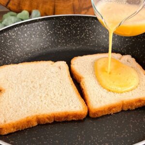 Rýchle toastové raňajky s vajcom za 5 minút.