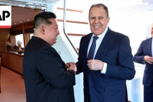 Severná Kórea: Kim Čong-un sa stretáva s ruským ministrom zahraničných vecí Serg...