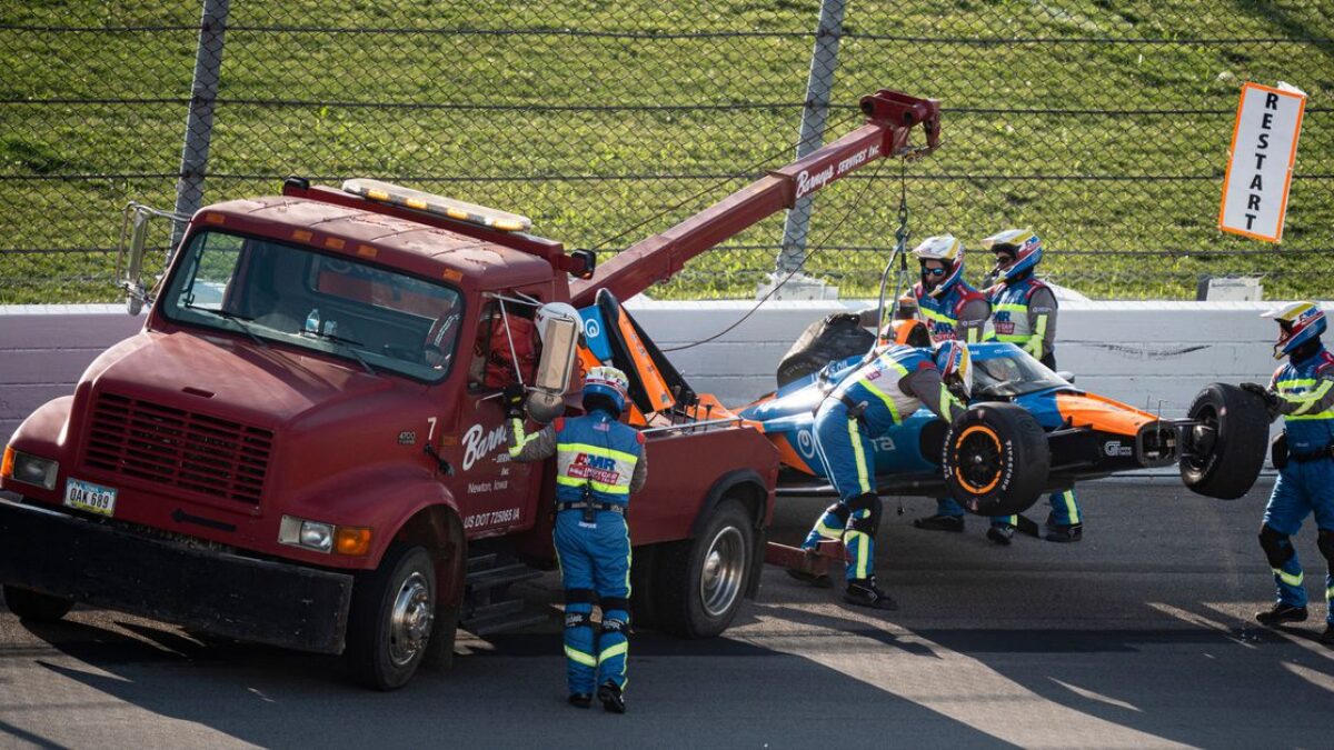 Správy z IndyCar: vysvetlená absencia Nolana Siegla v druhých pretekoch IndyCar v Iowe.