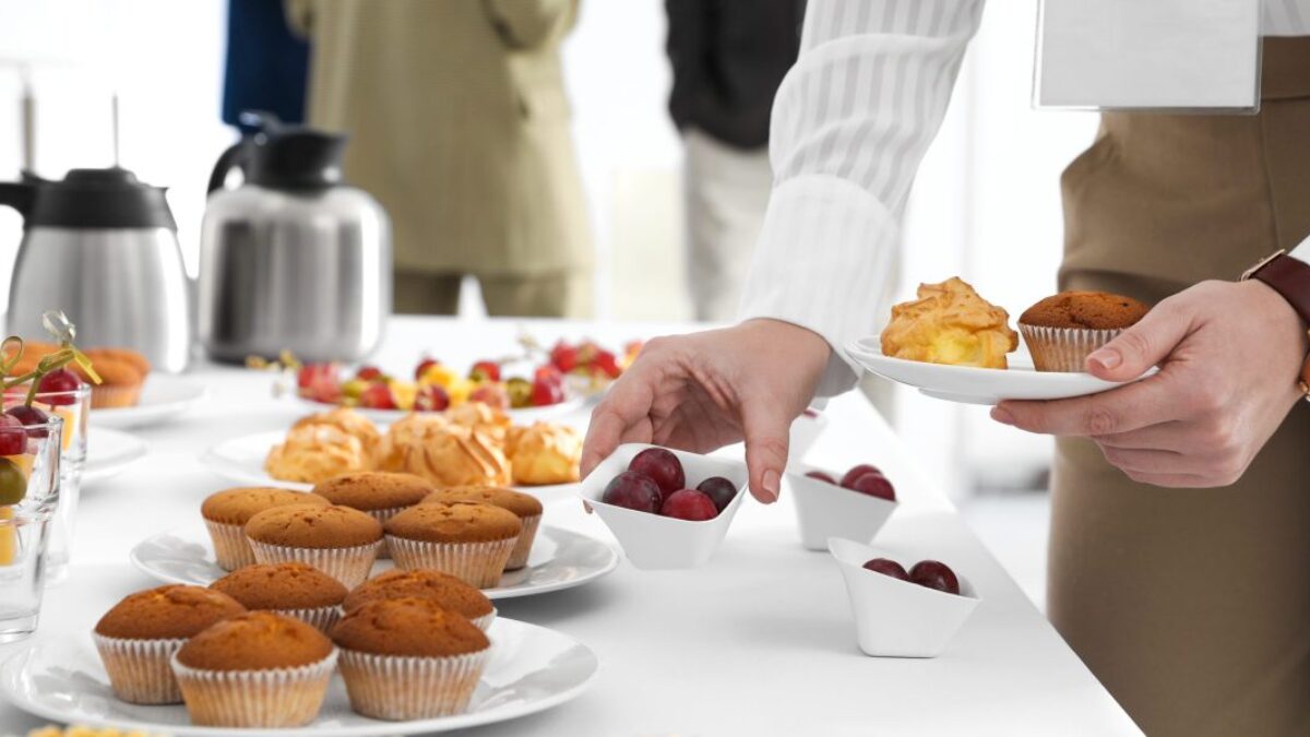 Trumpov daňový zákon tišie cílí na obľúbený benefit: občerstvenie v práci. Trumpov daňový zákon tišie cílí na obľúbený benefit: občerstvenie v práci.