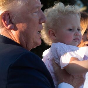 Účet Trumpa by mohol dosiahnuť 100 000 dolárov do veku 21 rokov – a 2 milióny do...