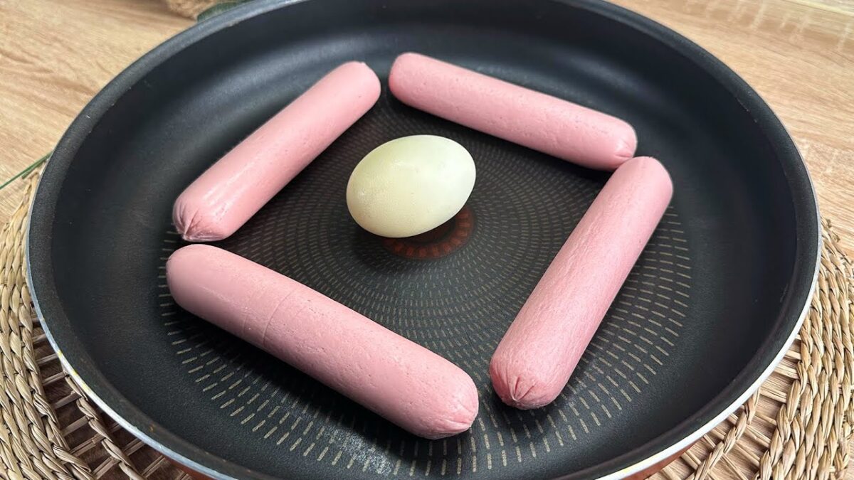Klobásy s vajcom – jednoduchý a chutný recept.