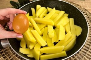 Zemiaková placka so vajcom.