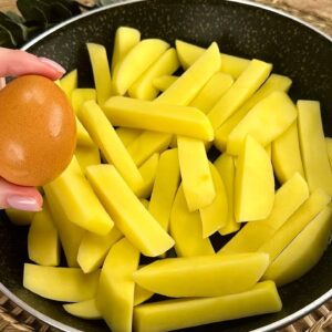 Zemiaková placka so vajcom.