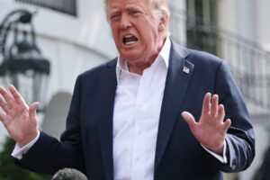 Trhy kolísajú po tom, čo Trump pohrozil Kanade 35% colami kvôli údajnému „...