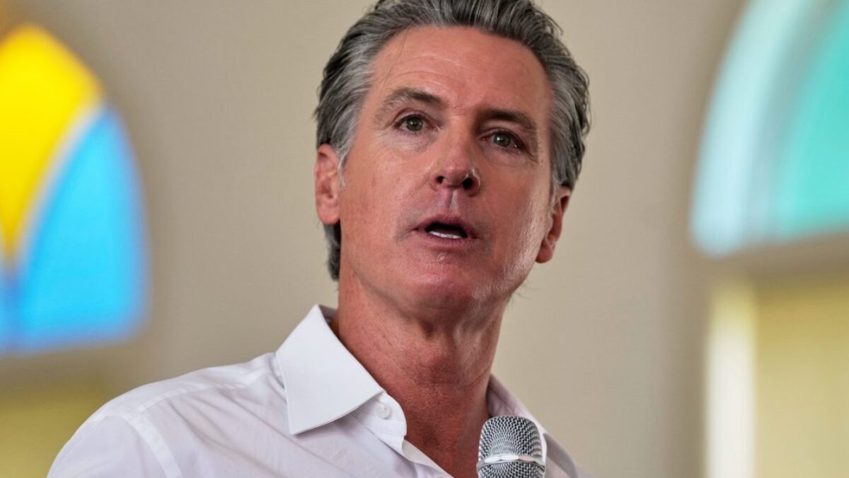 Kalifornia rozmaznáva svoje kurence a Američania za to platia, tvrdí Trump v novej žalobe ministerstva spravodlivosti.