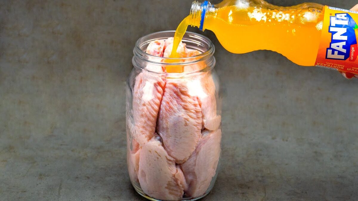 Nie je lepší nápad, ako naliať Fantu na kuracie krídla!