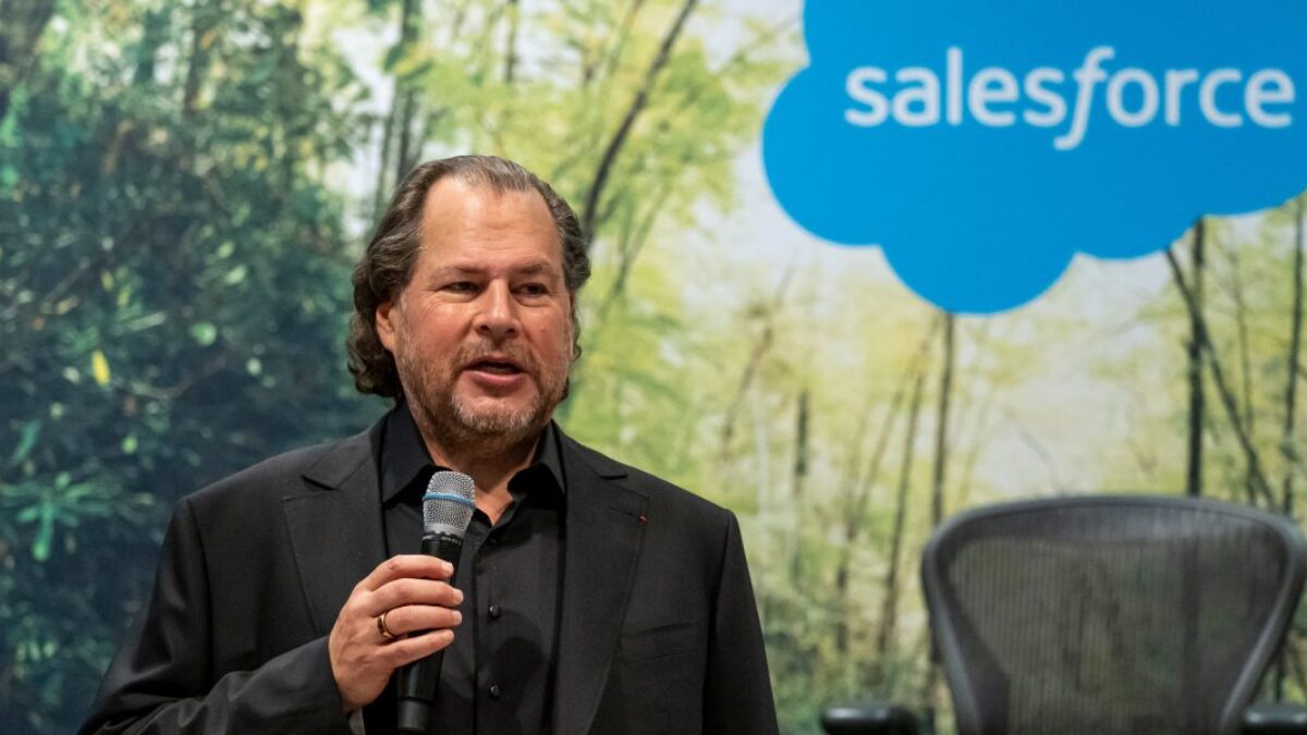 Marc Benioff hovorí, že umelá inteligencia radikálne mení Salesforce.