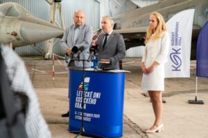 129309_516489418_1324671032356660_4704401690451743463_n-640x420.jpg Košický samosprávny kraj a miestny aeroklub sa sporia o letecké dni – FOTO