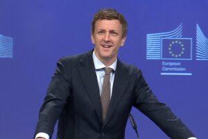 „Odpusťte moje detské myšlienky!“ – Olof Gill z EÚ ukradol pozornosť...