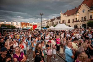 Hrdá na svoje mesto. Hrdá na svoje mesto.