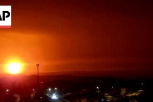 Veľká explózia viditeľná z južného Izraela na obzore Gazy