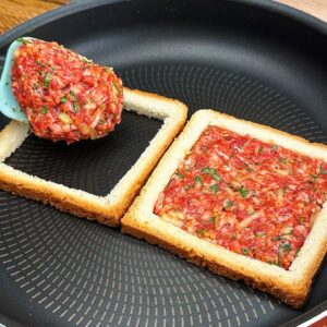 Rýchle a chutné jedlo z mäsa a chleba