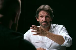 R. KALIŇÁK: MIER NEZNAMENÁ AUTOMATICKY AJ POKOJ