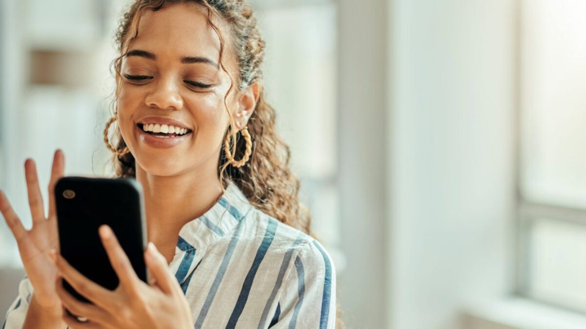 Slovník Gen Z pre manažérov Gen X: Tu je, čo tvoji pracovníci myslia frázami „menty B“ a „cozzie livs“.