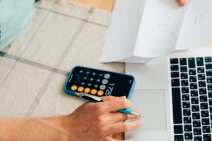 Zákony o transparentnosti miezd môžu spôsobiť chaos v nadnárodných firmách a len...