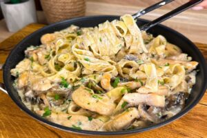 Vynikajúce cestoviny s kuracím mäsom, ktoré si rodina želá každý deň.