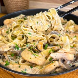 Vynikajúce cestoviny s kuracím mäsom, ktoré si rodina želá každý deň.