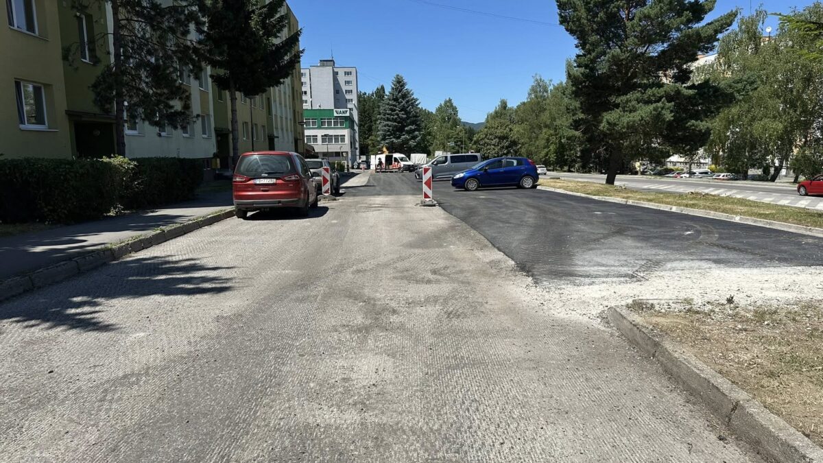 Mesto Považská Bystrica: VYNOVENÉ PARKOVISKÁ NA HLINÁCH