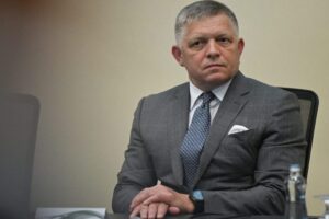 Vláda R. Fica bude musieť požiadať parlament o vyslovenie dôvery.