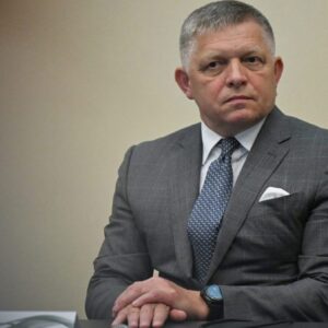 Vláda R. Fica bude musieť požiadať parlament o vyslovenie dôvery.