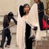 Cardi B drží živého havrana na prehliadke Schiaparelliho na Parížskom týždni mód...