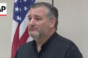 Ted Cruz hovorí, že pred týždňom vyzdvihol svoju dcéru z tábora v texaskej oblas...