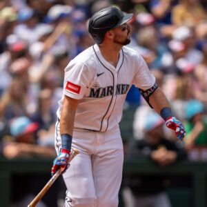 Closeup Cala Raleigha od YES Network počas Yankees-Mariners