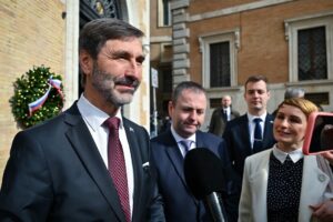 Tlačový brífing ministra J. Blanára a predsedu zahraničného výboru NR SR Mariána...