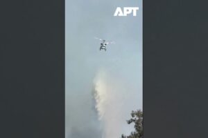 Vrtuľníky bojujú s požiarom v Laguna Beach