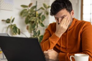 Zamestnanci sú tak znepokojení a vystresovaní z udalostí vo svete, že takmer 70 ...