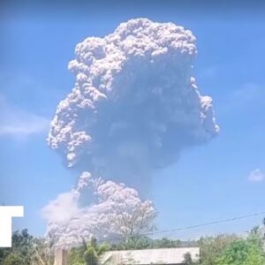 „Otriaslo zemou“: Dedinčania spomínajú na desivý výbuch indonézskej ...