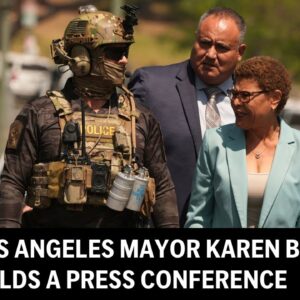 Starostka Los Angeles Karen Bass hovorí po zásahu Národnej gardy Starostka Los Angeles Karen Bass hovorí po zásahu Národnej gardy na ochranu imig...