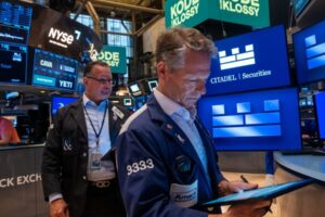 Trhy ignorujú najnovšiu vlnu Trumpových ciel, ale ‘v určitom bode dôjde k zúčtov...