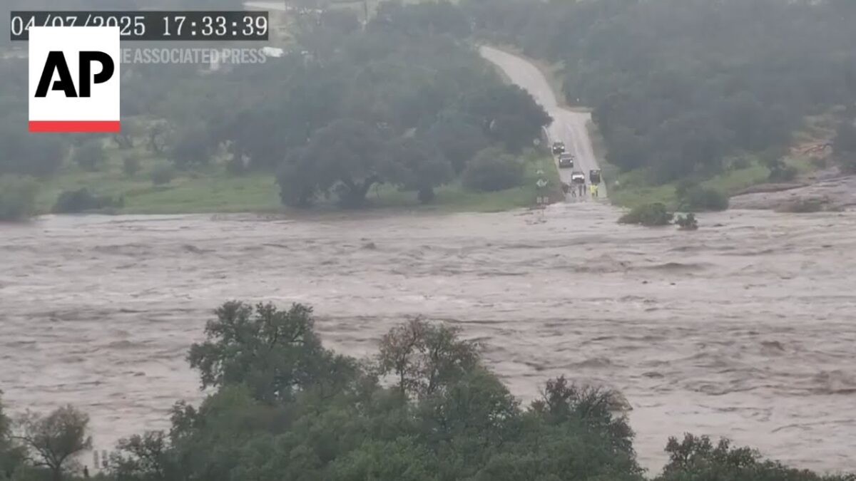 Nahrávky zachytávajú rýchle stúpanie vody počas bleskovej povodne v Texase