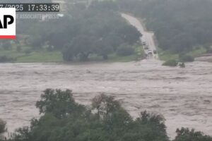 Nahrávky zachytávajú rýchle stúpanie vody počas bleskovej povodne v Texase