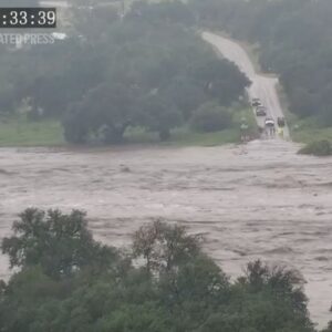 Nahrávky zachytávajú rýchle stúpanie vody počas bleskovej povodne v Texase