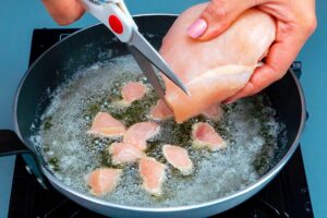 Pozrite si toto video pred prípravou kuracích prsníc – zmení vám to život!