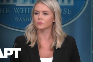 Napätá chvíľa: Leavitt odpovedá na otázku o zozname Epsteinových klientov