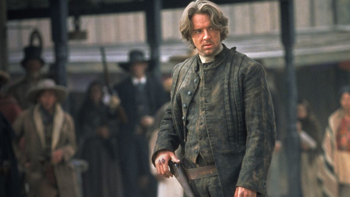 30 rokov neskôr je zabudnutý western Russella Croweho nečakaným hitom na streamovaní.