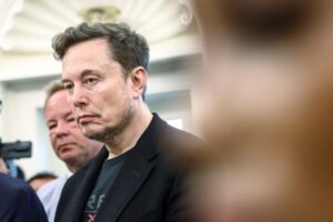 Dan Ives načrtol plán, ako by správa spoločnosti Tesla mohla držať Elona Muska n...