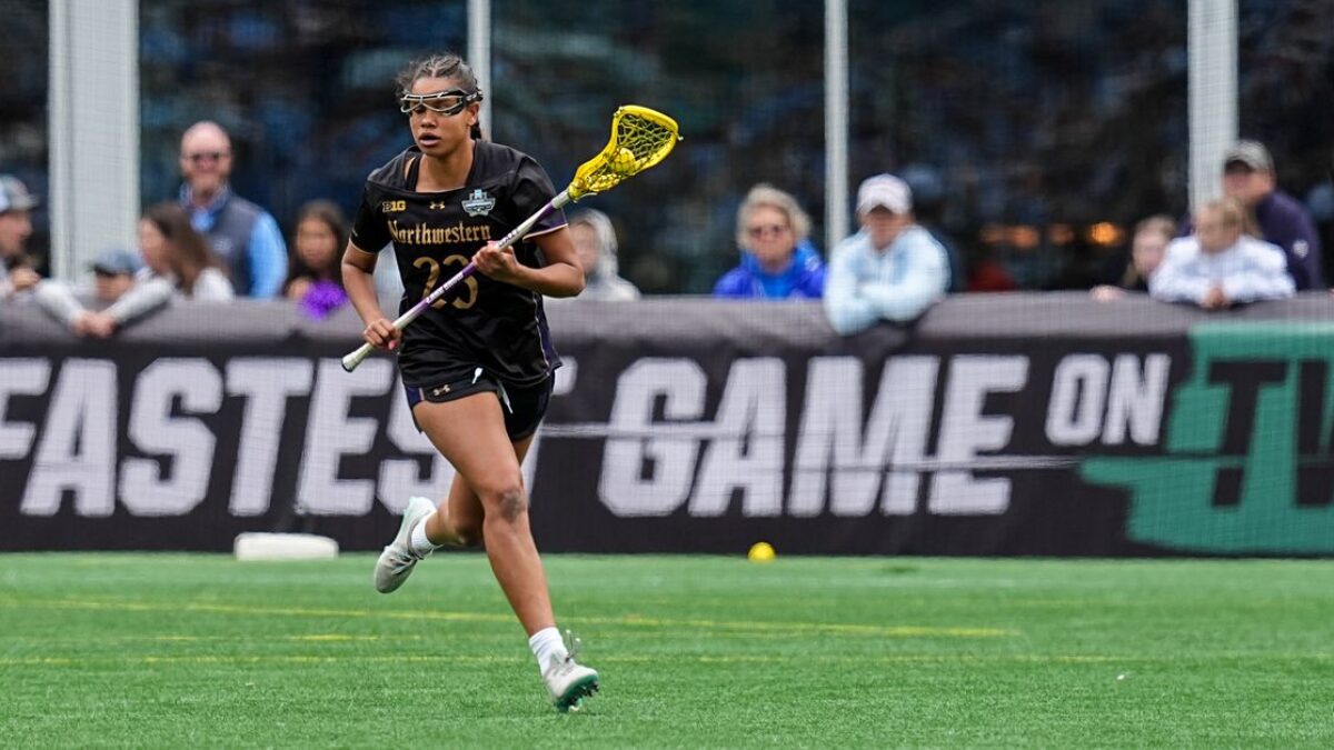 2217205384.jpg Severozápadná lacrossová hviezda Sammy White bude hrať basketbal za Joea McKeowna v Big Ten.