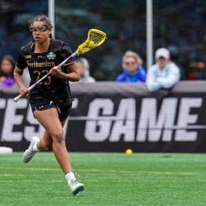 Severozápadná lacrossová hviezda Sammy White bude hrať basketbal za Joea McKeown...