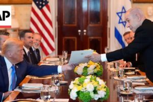 Netanjahu nominoval Trumpa na Nobelovu cenu za mier.