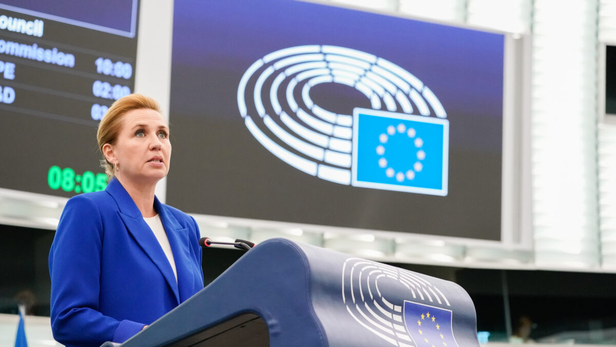 Poslanci Európskeho parlamentu diskutujú o prioritách dánskeho predsedníctva s premiérkou Frederiksenovou