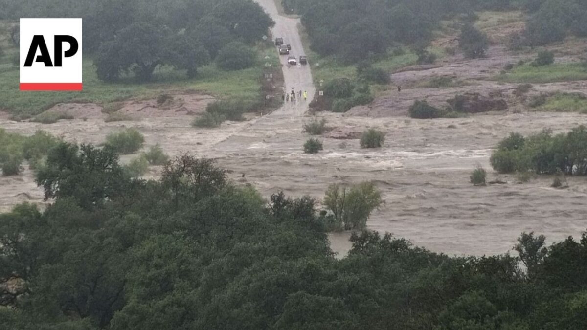 Časosběrné video z Texaskej záplavy ukázalo rýchle stúpanie vody z rieky Llano za pár minút