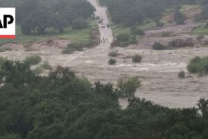 Časosběrné video z Texaskej záplavy ukázalo rýchle stúpanie vody z rieky Llano z...