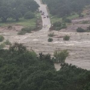 Časosběrné video z Texaskej záplavy ukázalo rýchle stúpanie vody z rieky Llano z...