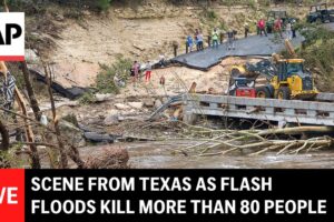 Scéna z Ingramu v Texase, kde bleskové záplavy zabili viac ako 80 osôb